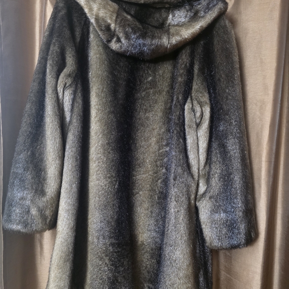 Women's Elegant Faux Fur Ski Jacket - Picture 2 of 7